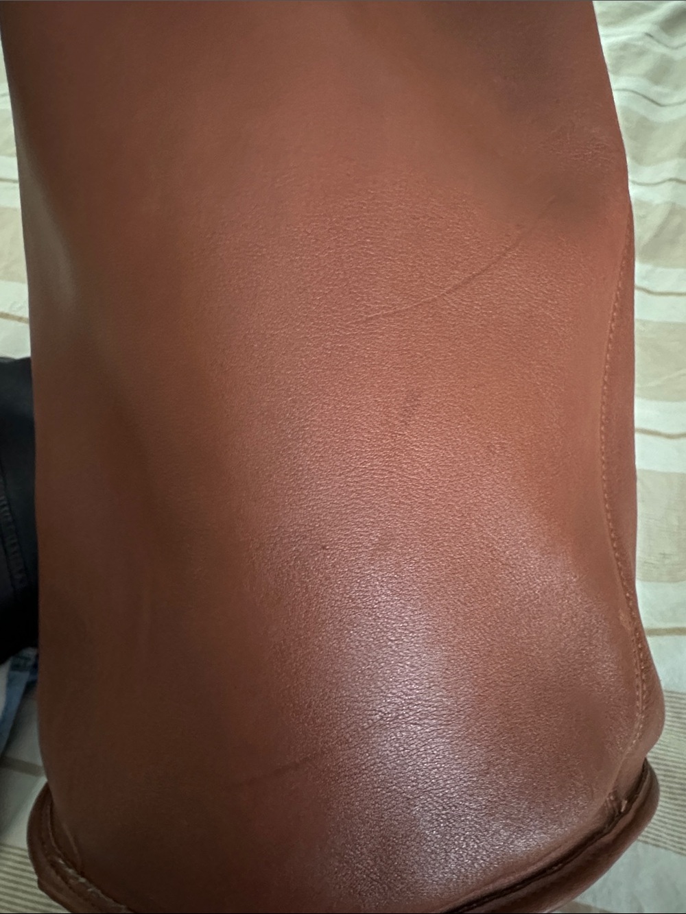 Coach British Tan Vintage Duffle Sac Style # J6D-9085 - Picture 3 of 10